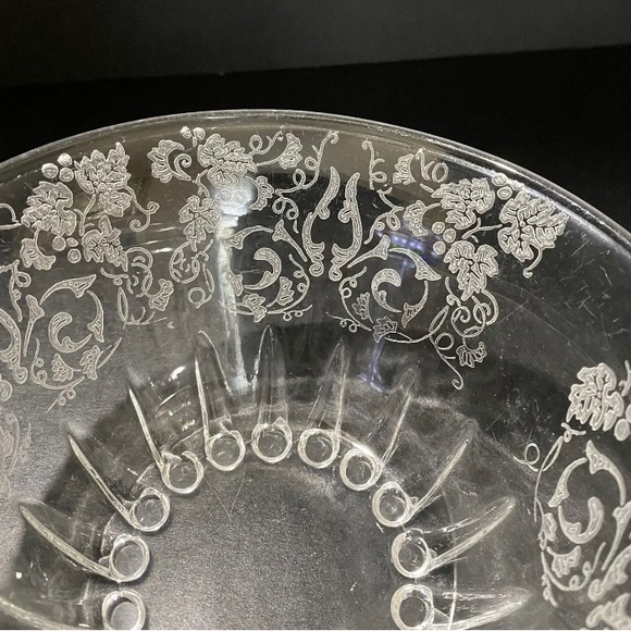 Vintage Etched Glass Bowl, Mayonnaise Bowl, Grapes/Leaf, Florentine Pattern - Picture 4 of 8